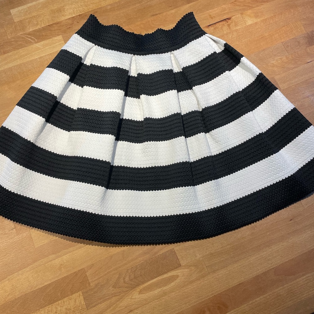 Express NWT S Striped Skirt Black White